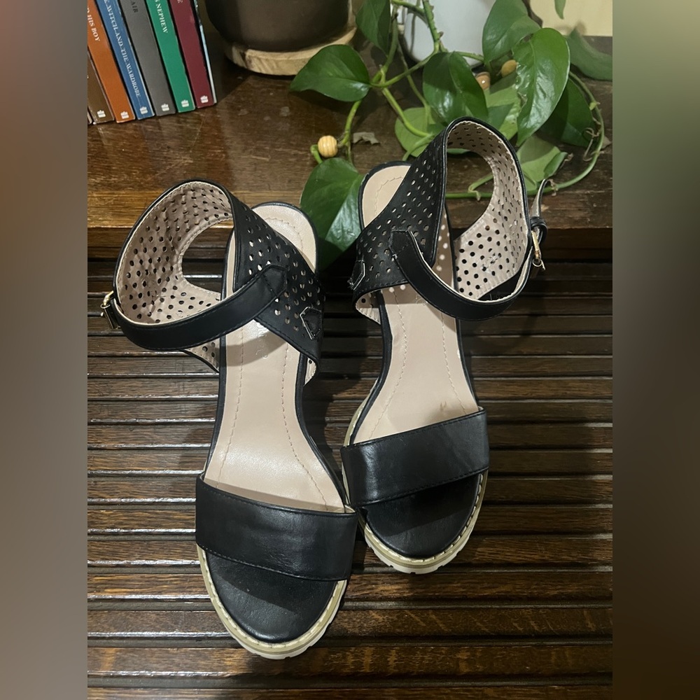 Nature Breeze‎ Elegant Black Women's Sandals size 6